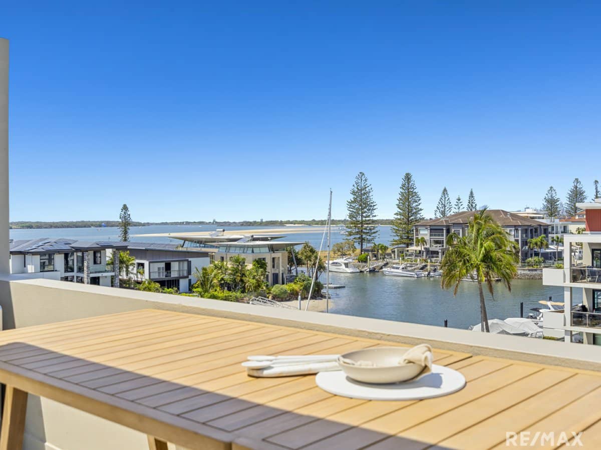 11 Canal Avenue, RUNAWAY BAY - Thumbnail 21