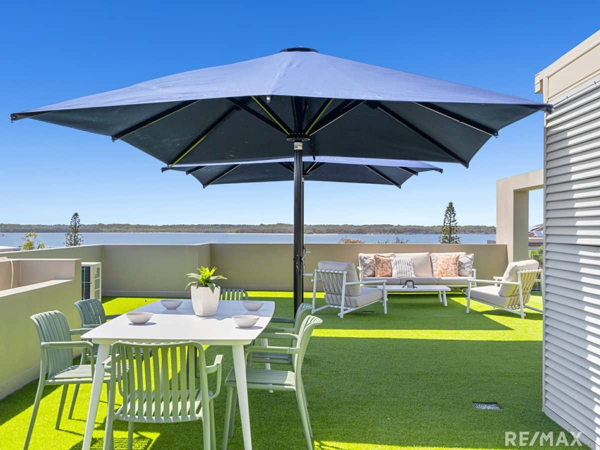 11 Canal Avenue, RUNAWAY BAY - Thumbnail 24