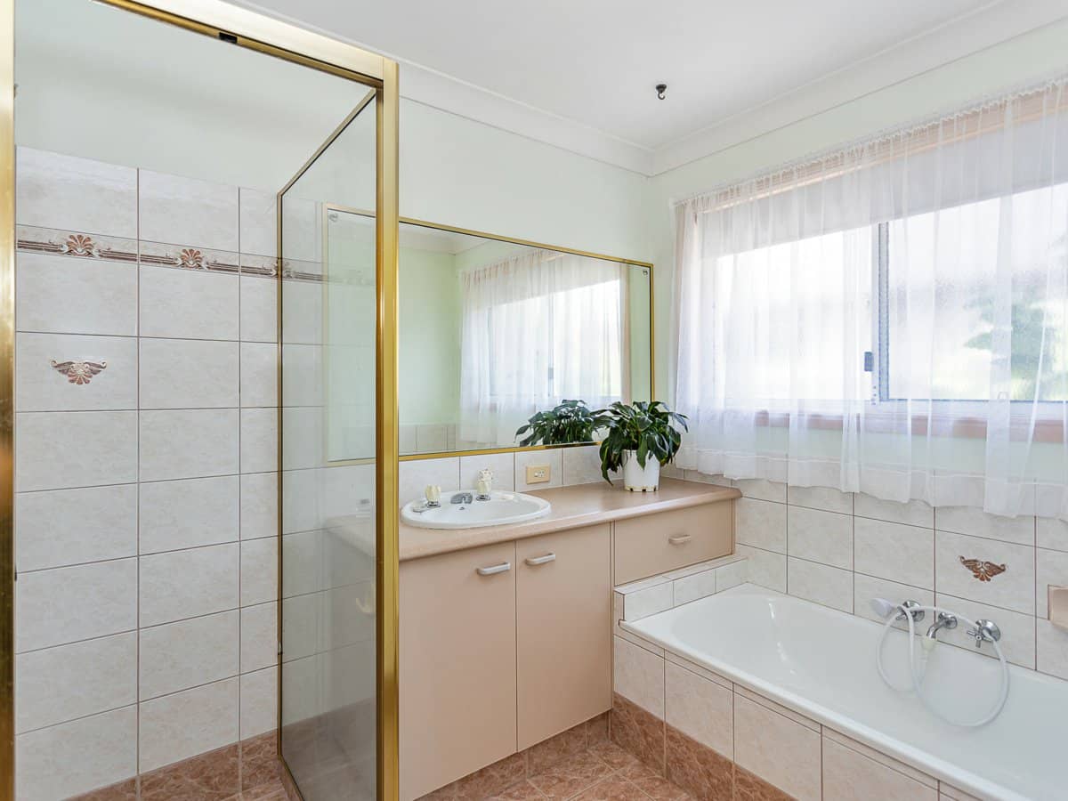 141 Wallandra Road, MUDGEERABA - Thumbnail 12