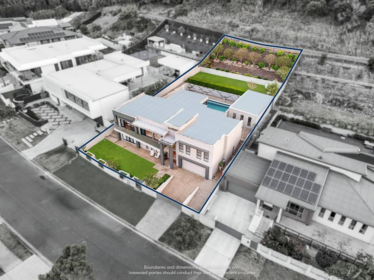 113 Barden Ridge Road, REEDY CREEK - Thumbnail 2