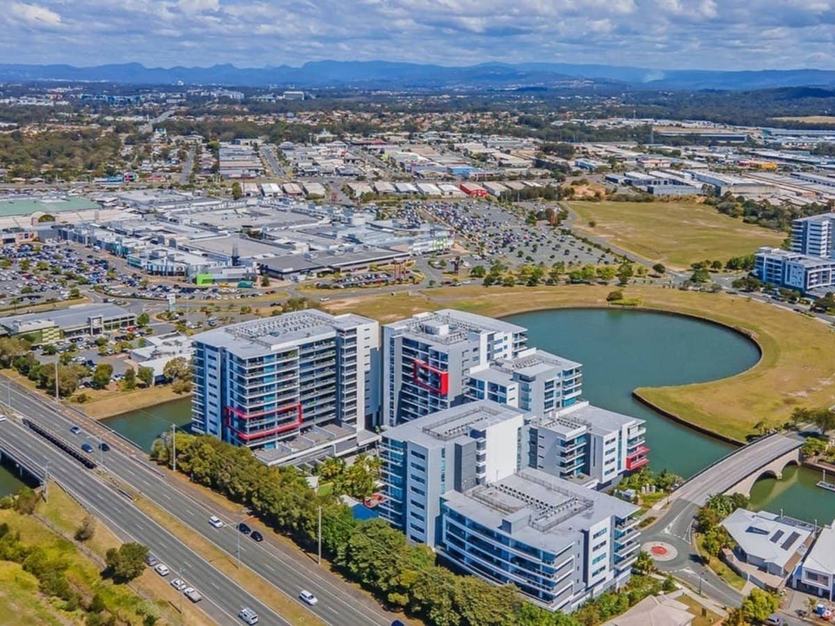 25-31 East Quay Drive, BIGGERA WATERS - Thumbnail 3