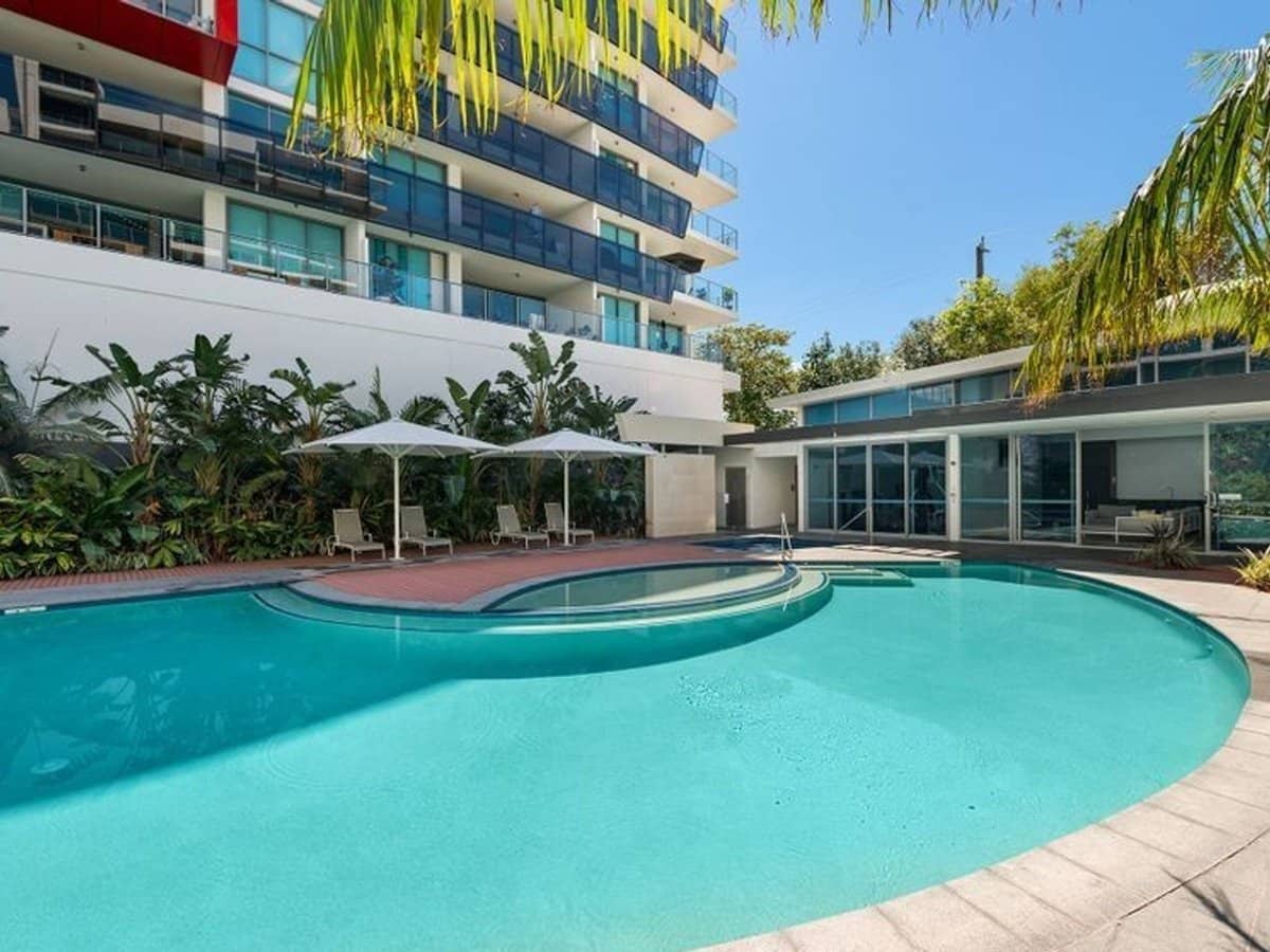 25-31 East Quay Drive, BIGGERA WATERS - Thumbnail 4