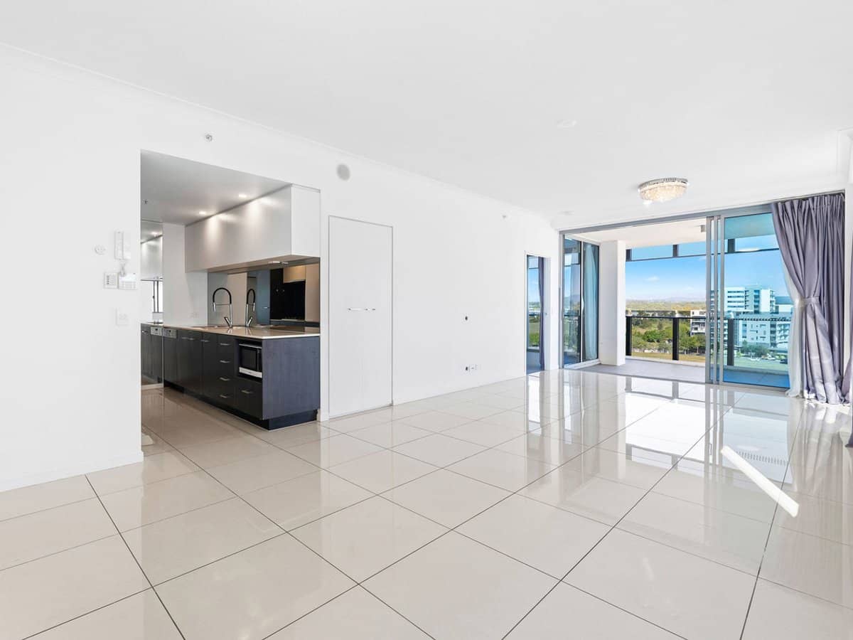 25-31 East Quay Drive, BIGGERA WATERS - Thumbnail 7