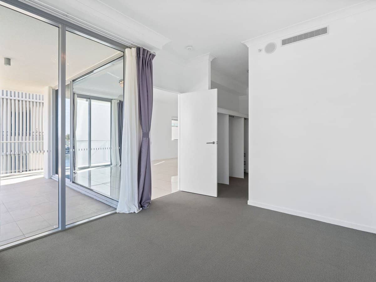 25-31 East Quay Drive, BIGGERA WATERS - Thumbnail 9