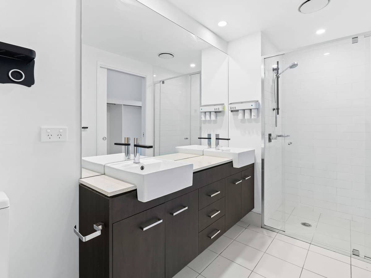 25-31 East Quay Drive, BIGGERA WATERS - Thumbnail 10