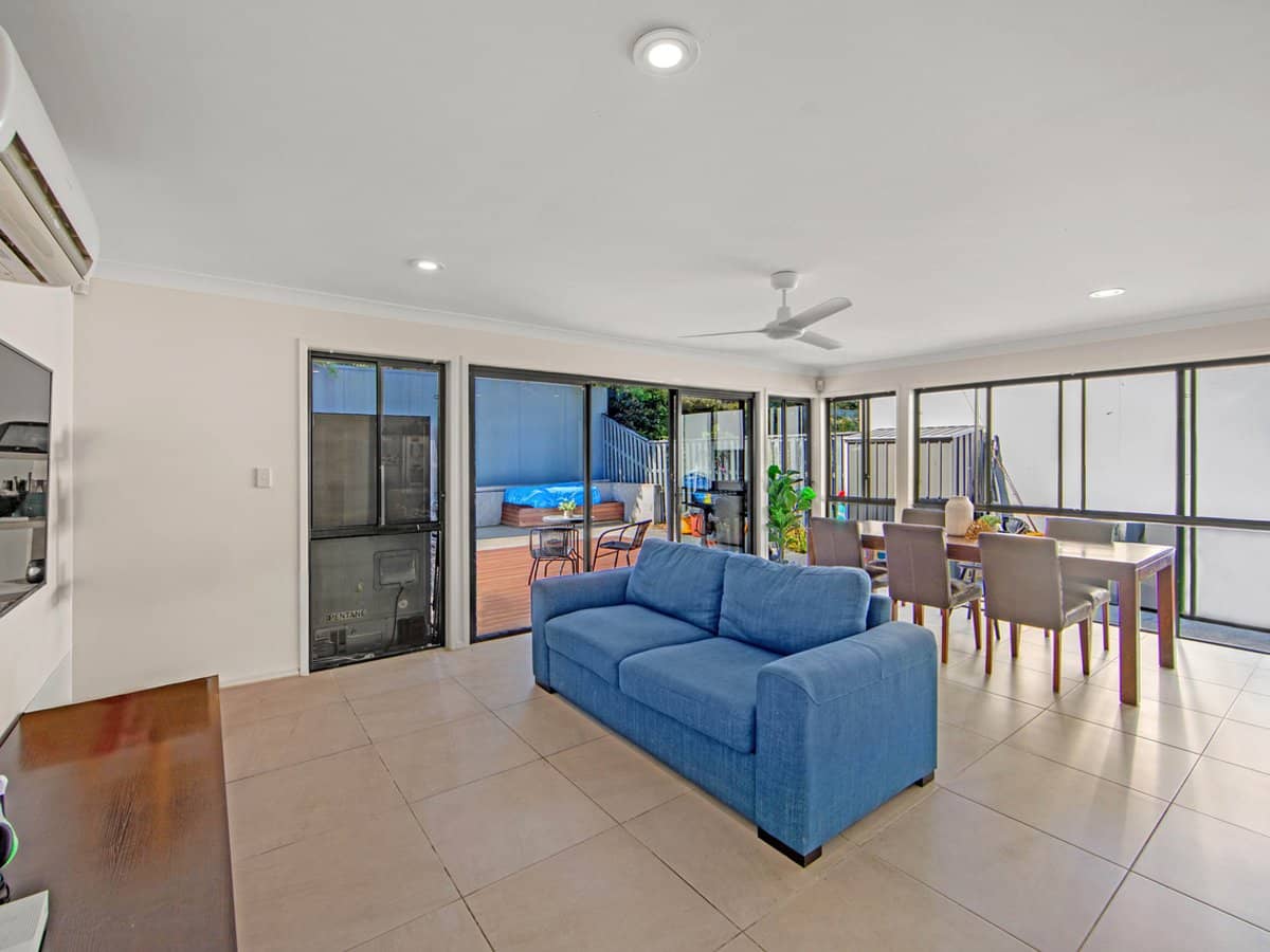 21 Blackwattle Circuit, ARUNDEL - Thumbnail 4