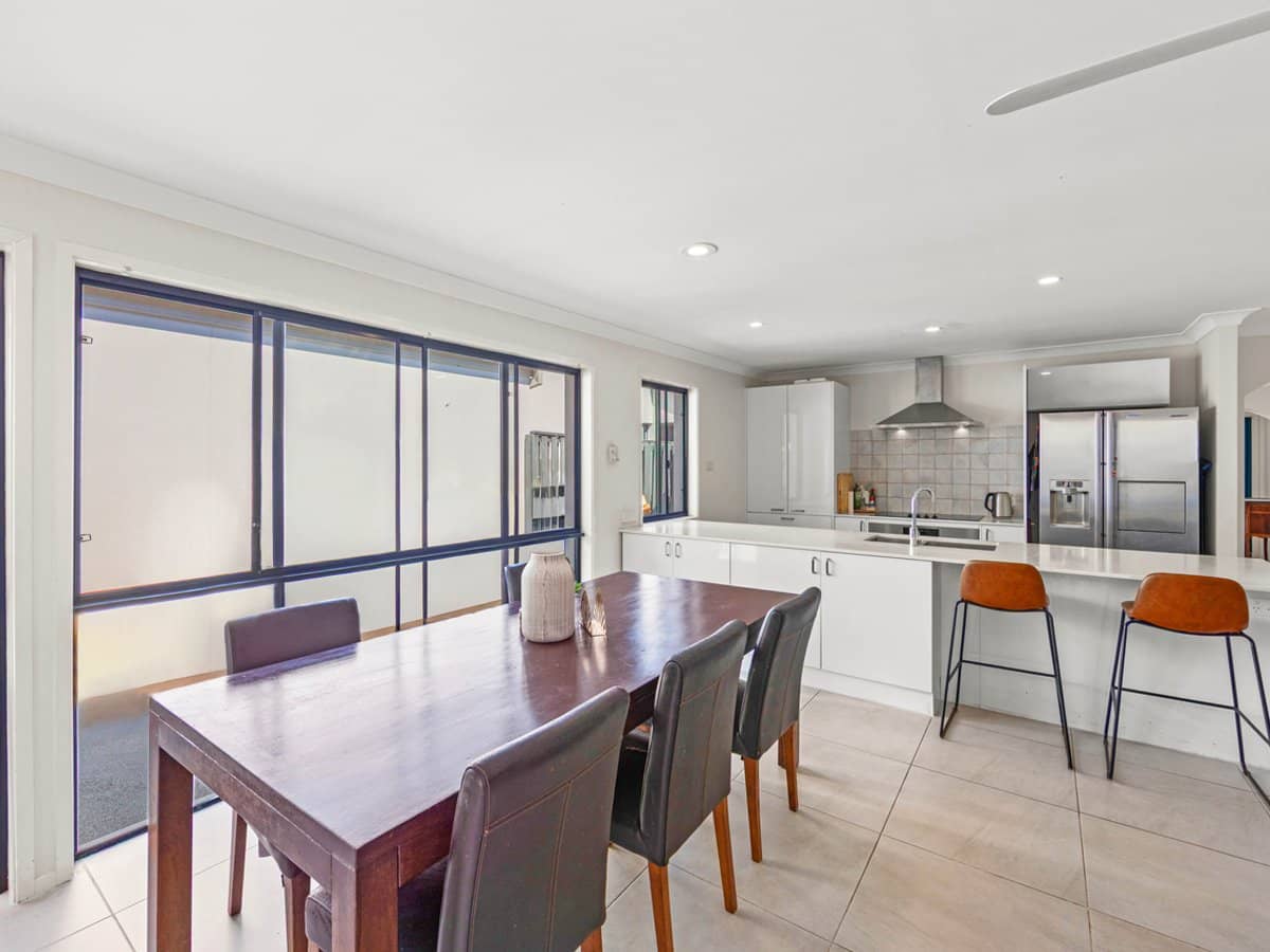 21 Blackwattle Circuit, ARUNDEL - Thumbnail 5