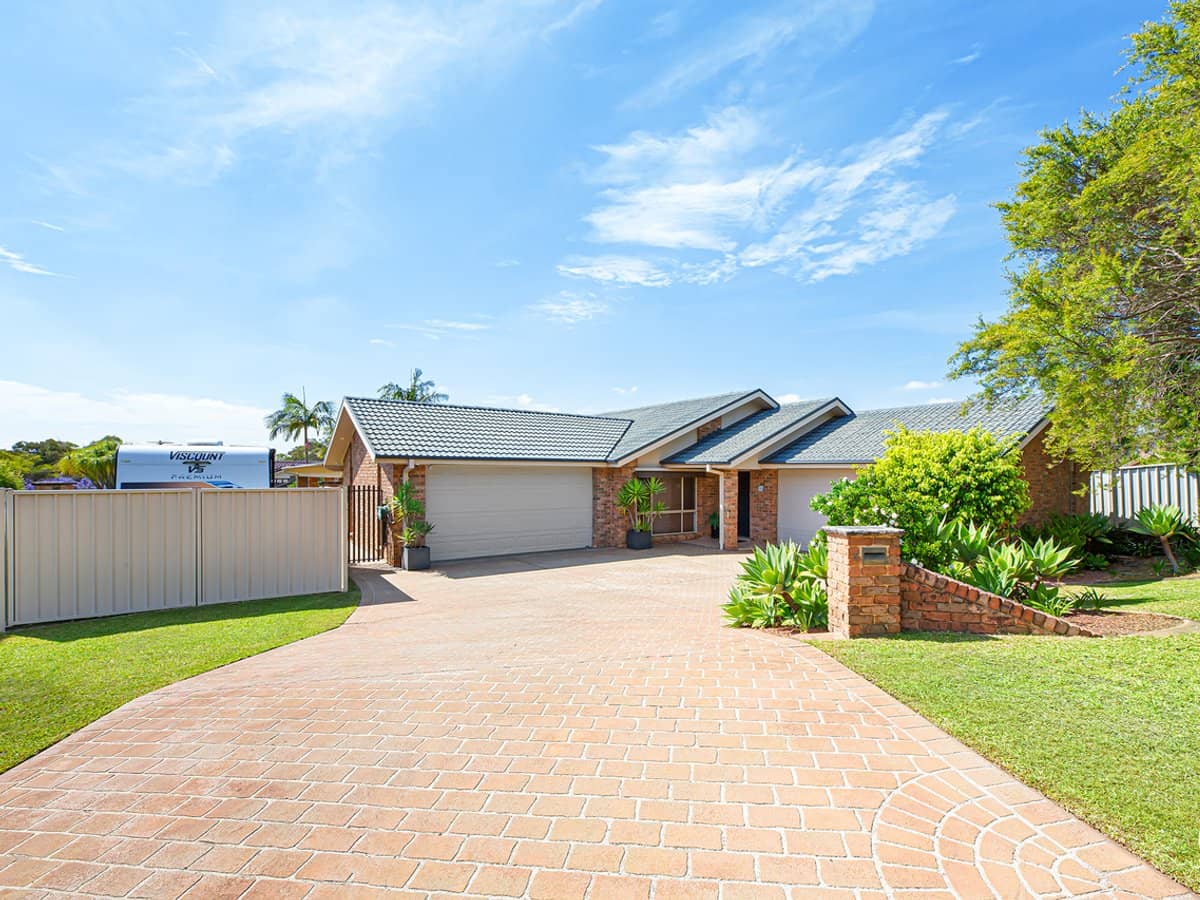 4 SMALL Crescent, GLENMORE PARK - Thumbnail 2
