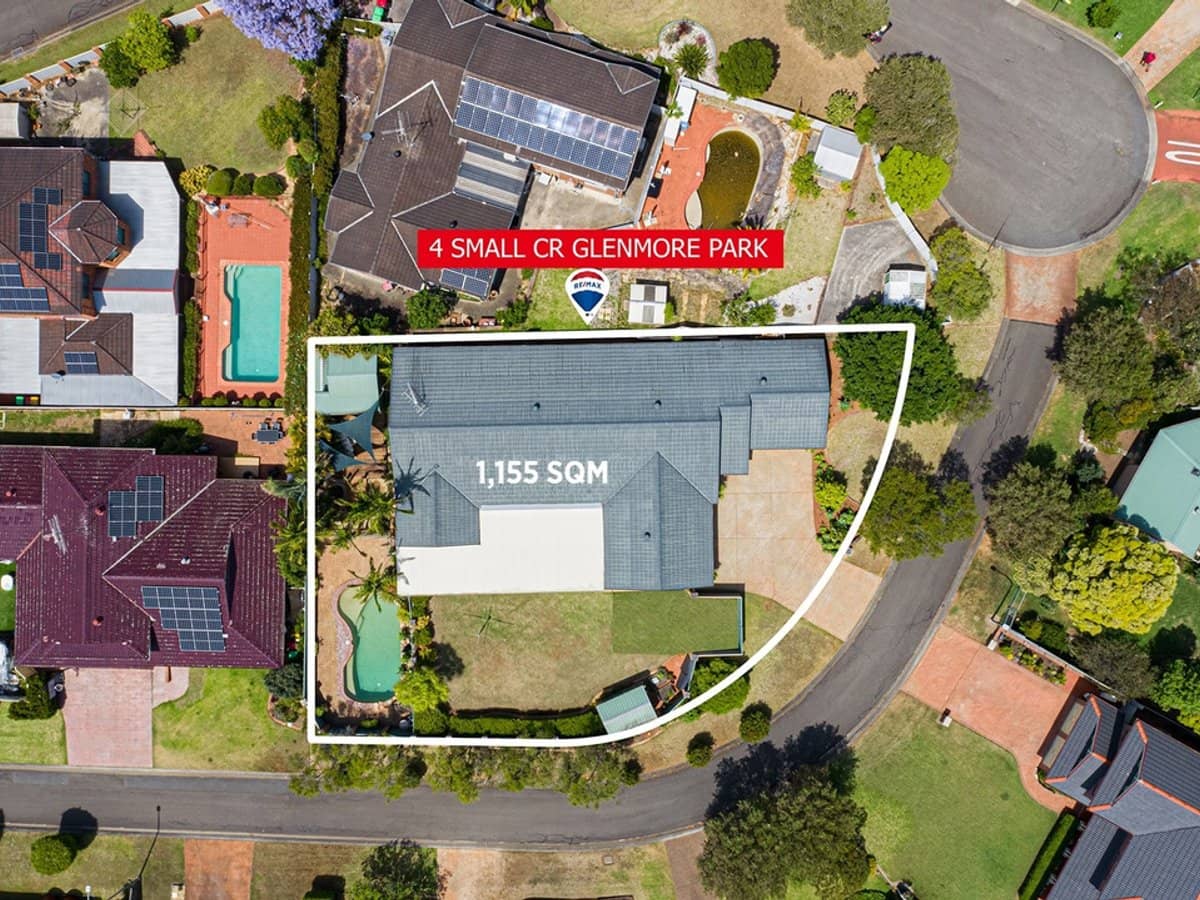 4 SMALL Crescent, GLENMORE PARK - Thumbnail 3