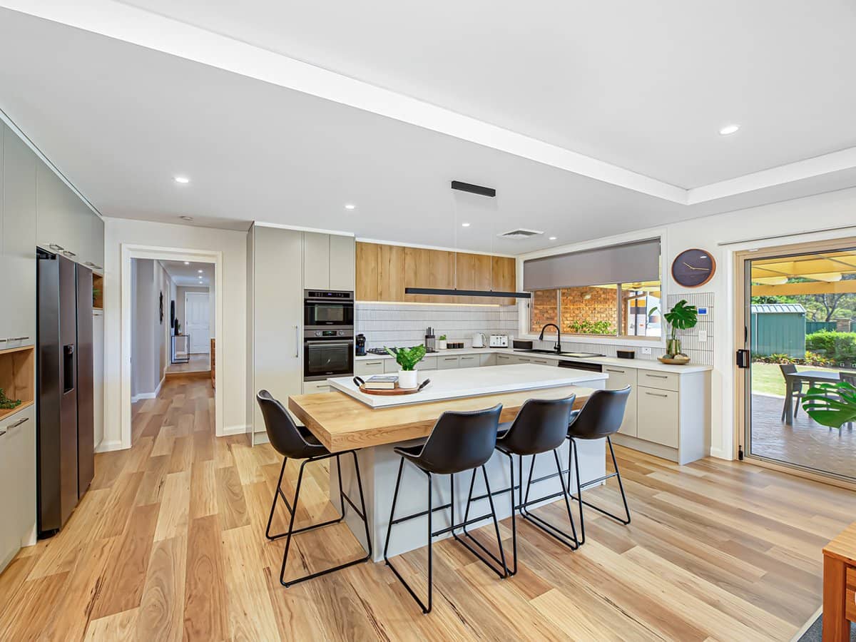 4 SMALL Crescent, GLENMORE PARK - Thumbnail 5