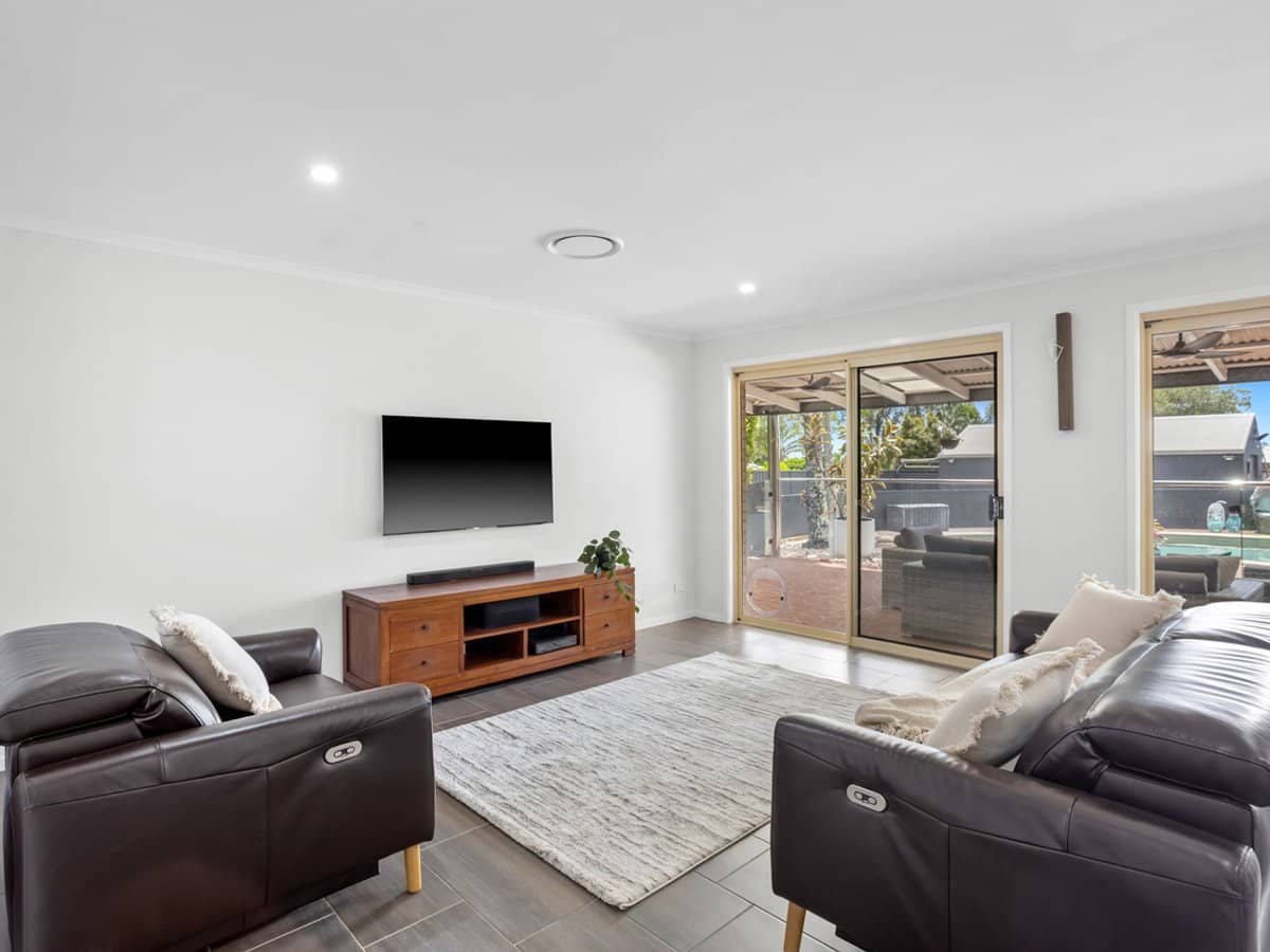 7 Kentucky Crescent, OXENFORD - Thumbnail 6