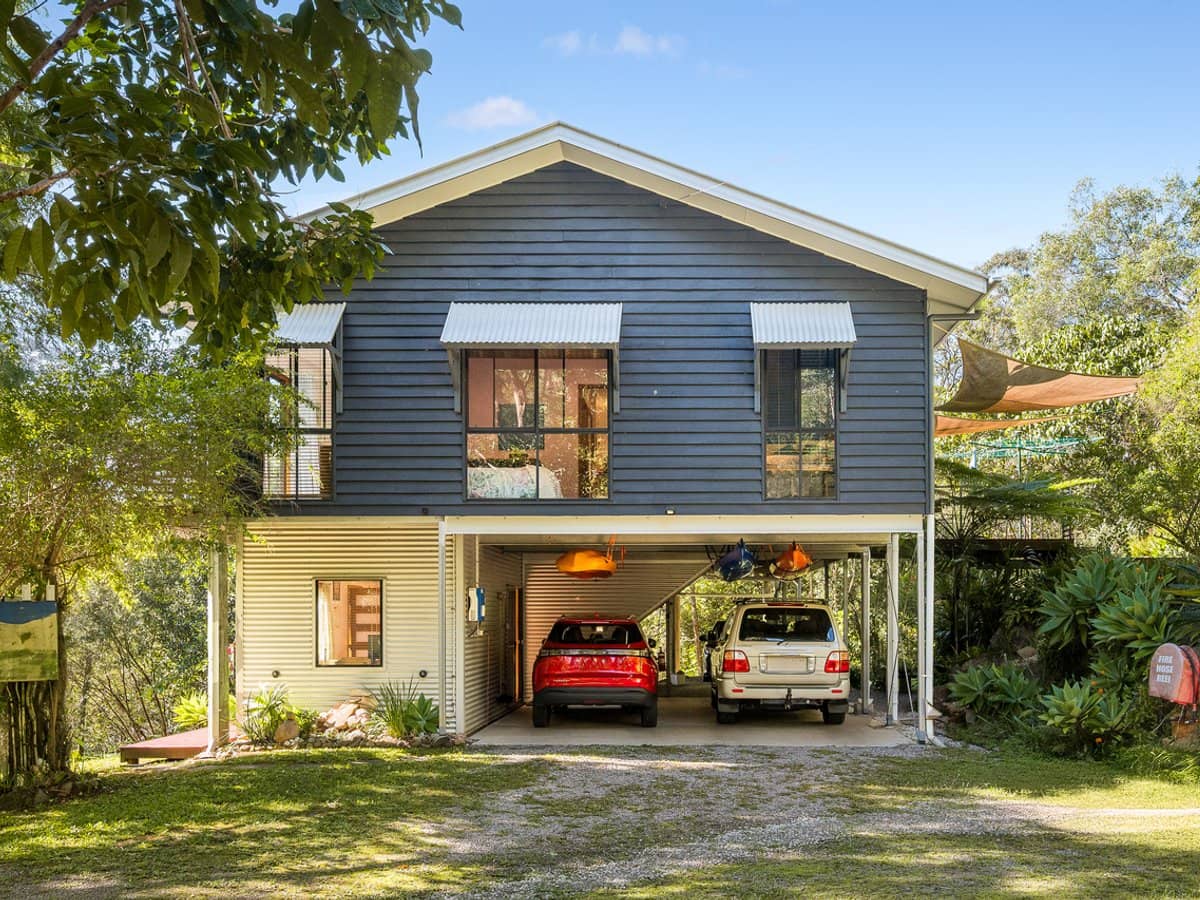 901 Cedar Creek Road, Cedar Creek - Thumbnail 4