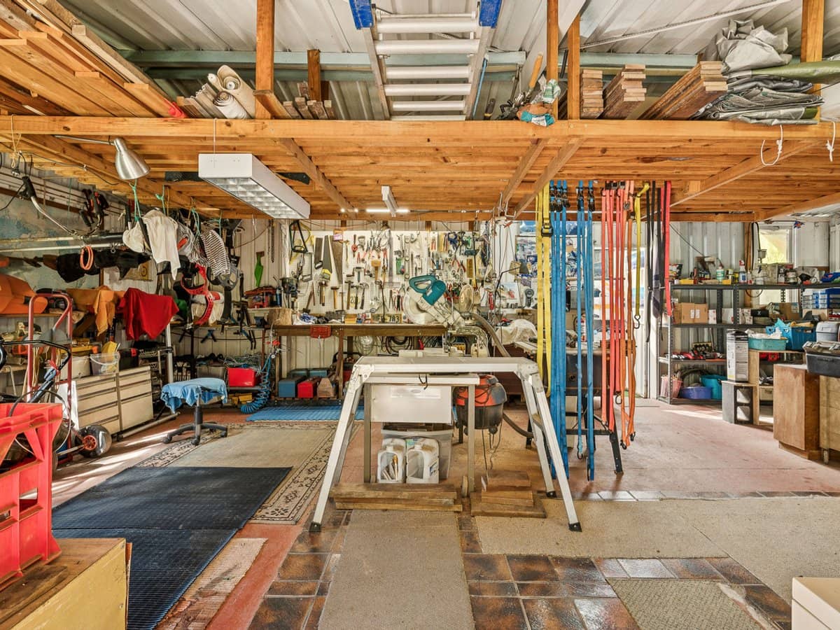 901 Cedar Creek Road, Cedar Creek - Thumbnail 18