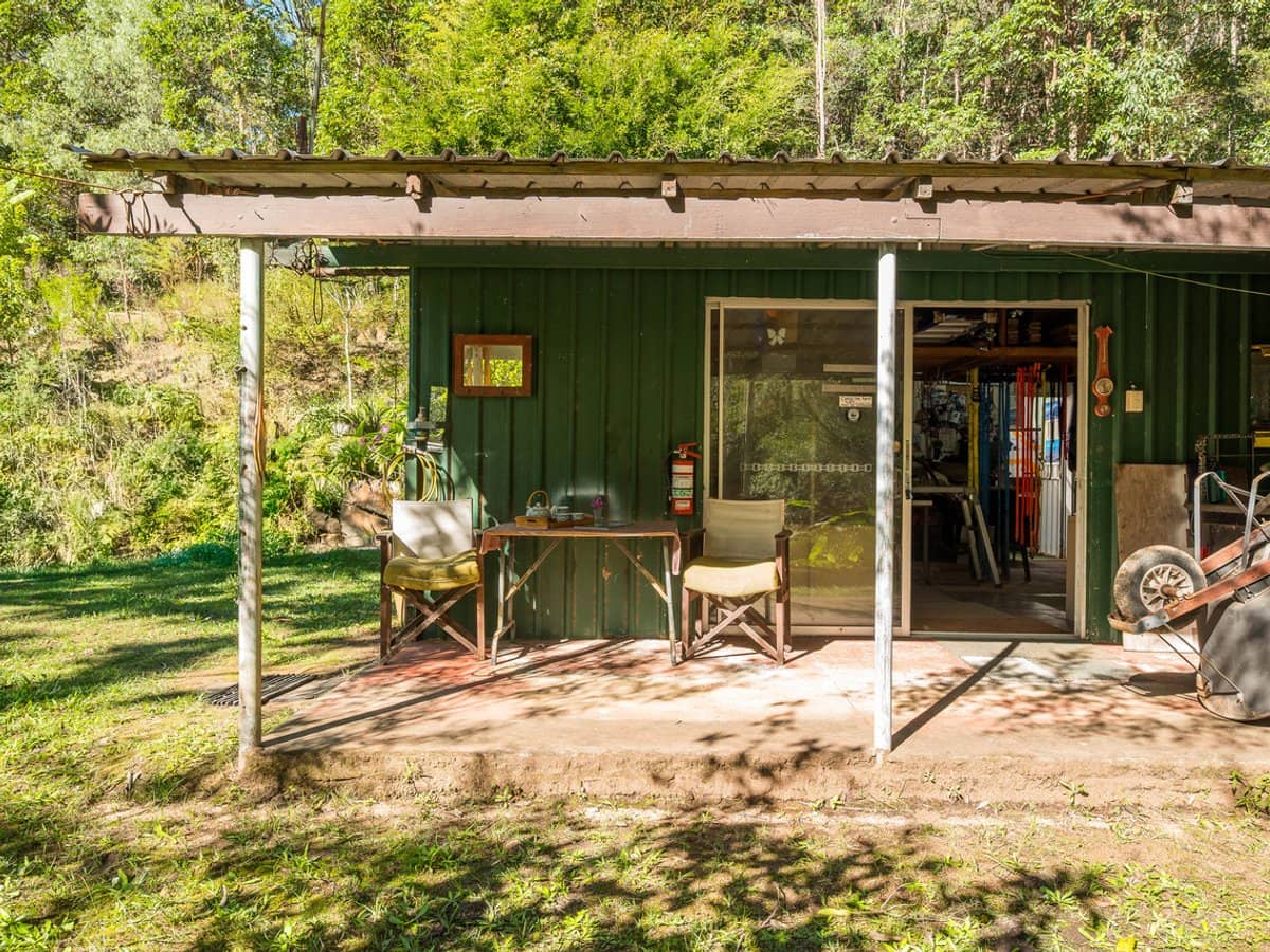 901 Cedar Creek Road, Cedar Creek - Thumbnail 24