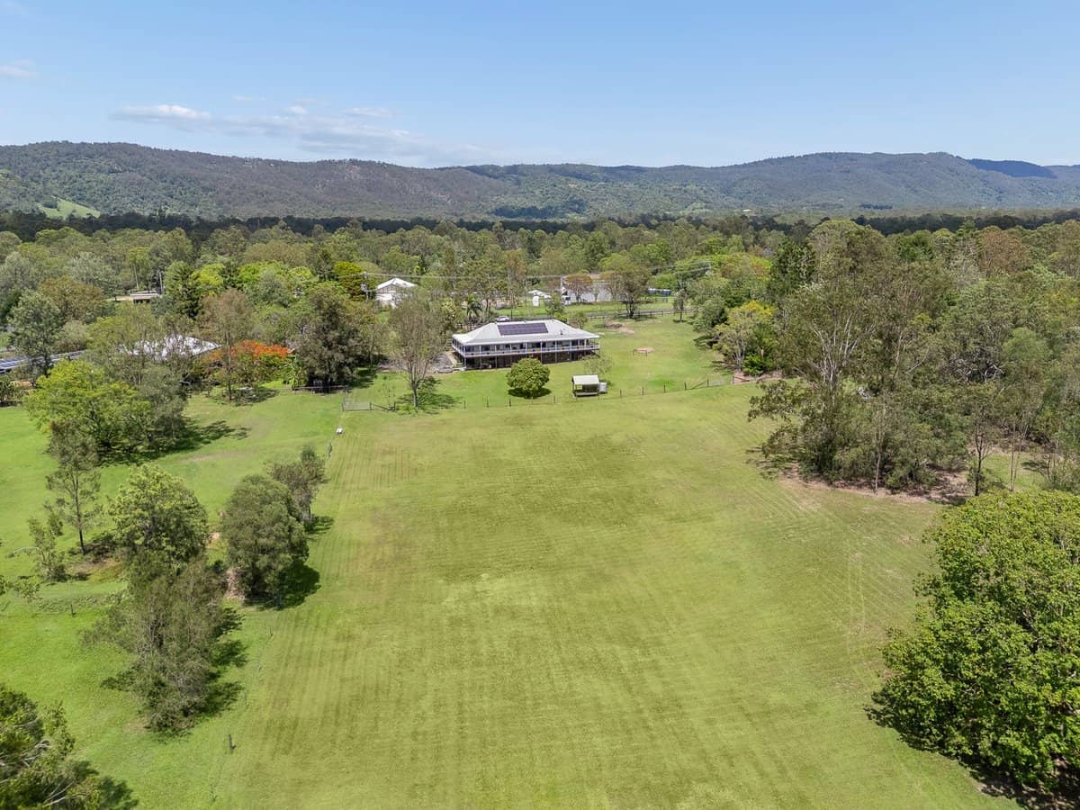 4 Richards Road, Camp Mountain - Thumbnail 2