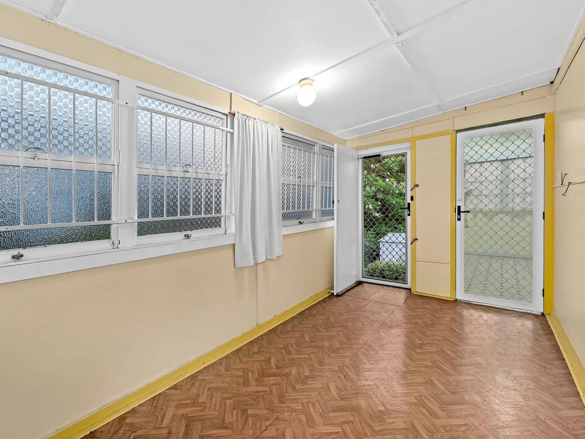 6 Miriam Street, HOLLAND PARK WEST - Thumbnail 5