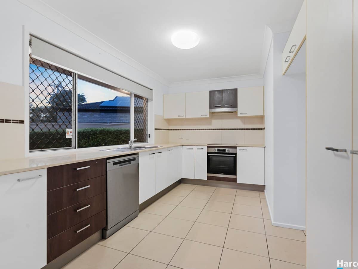 13 Aquatic Street, BERRINBA - Thumbnail 3