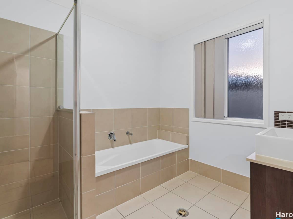 13 Aquatic Street, BERRINBA - Thumbnail 13