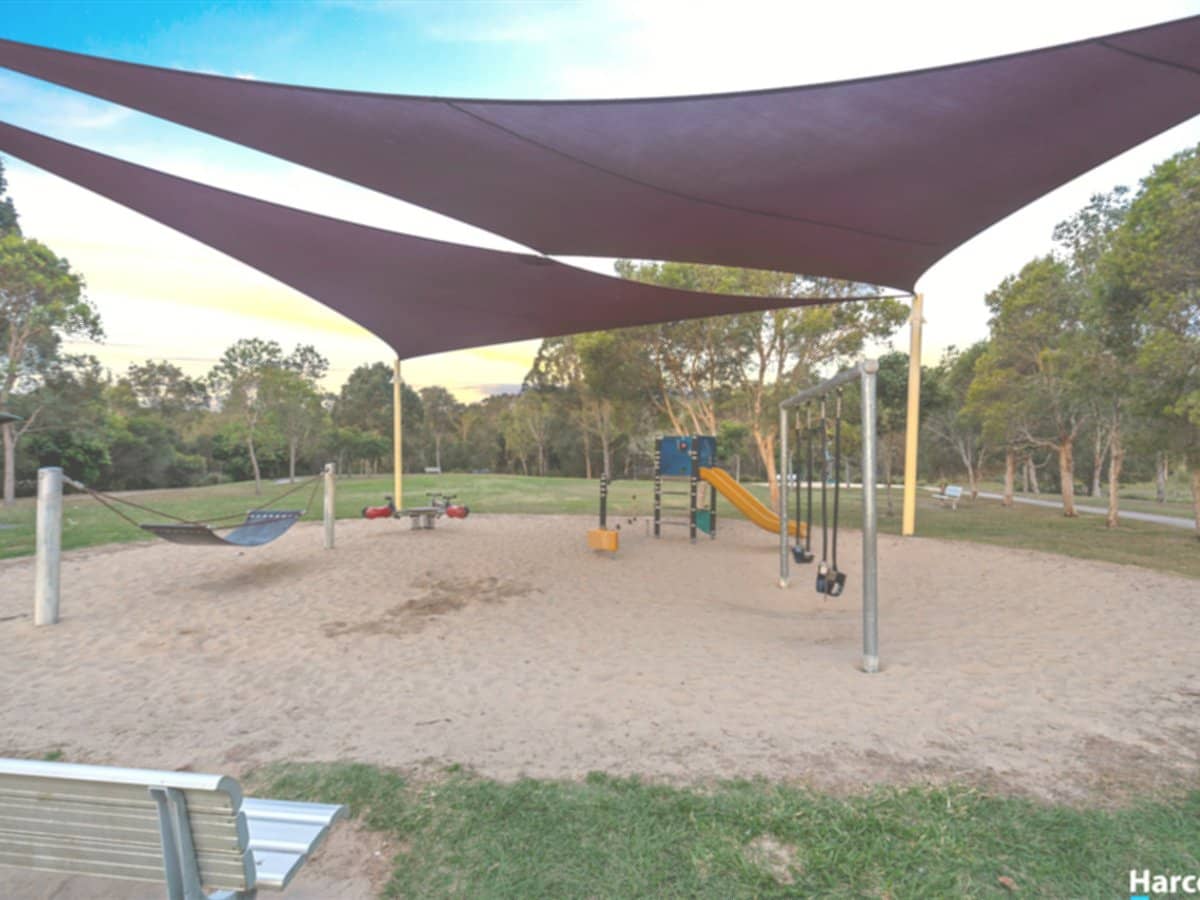 13 Aquatic Street, BERRINBA - Thumbnail 19