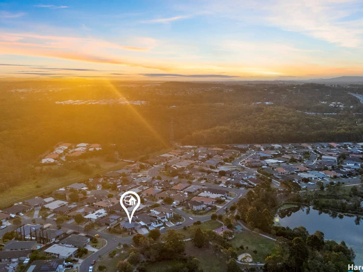 13 Aquatic Street, BERRINBA - Thumbnail 24