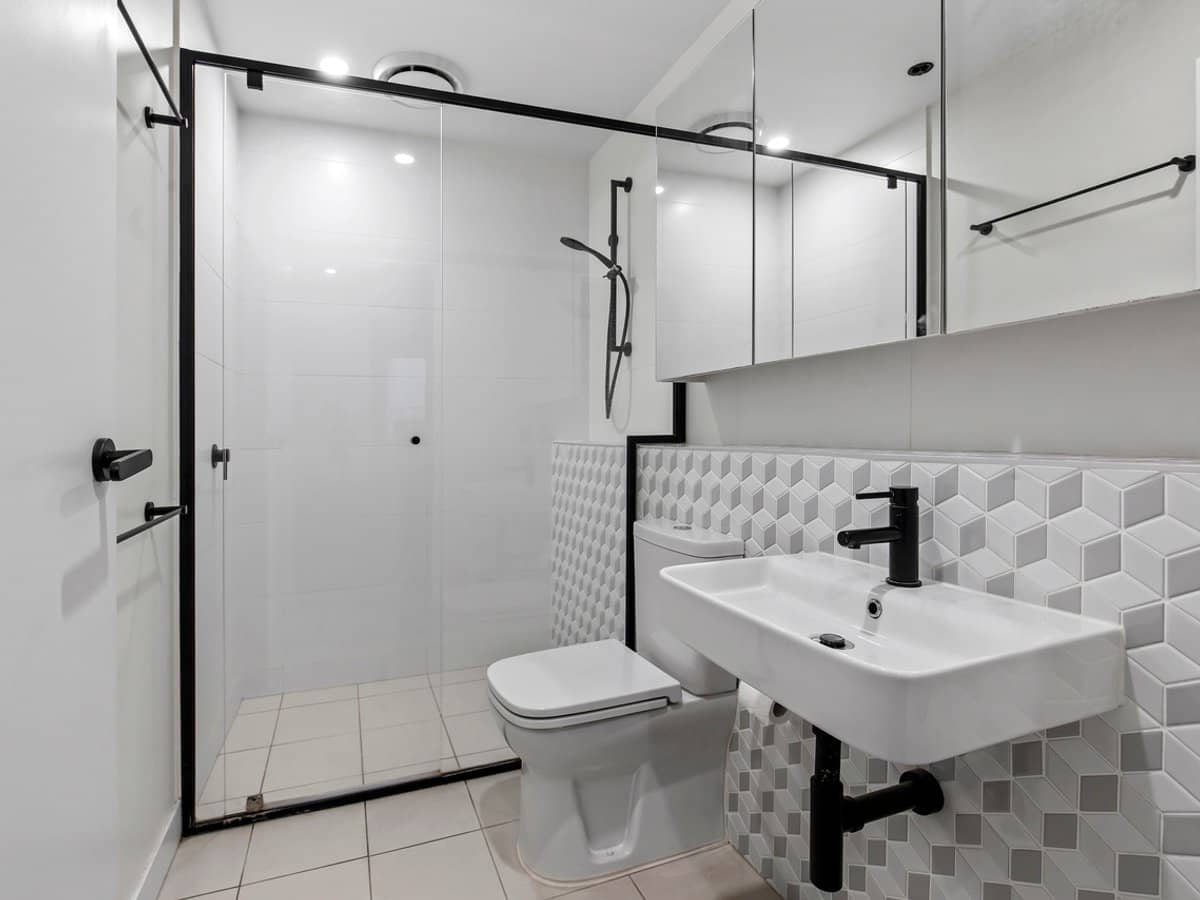 62 Logan Road, WOOLLOONGABBA - Thumbnail 5