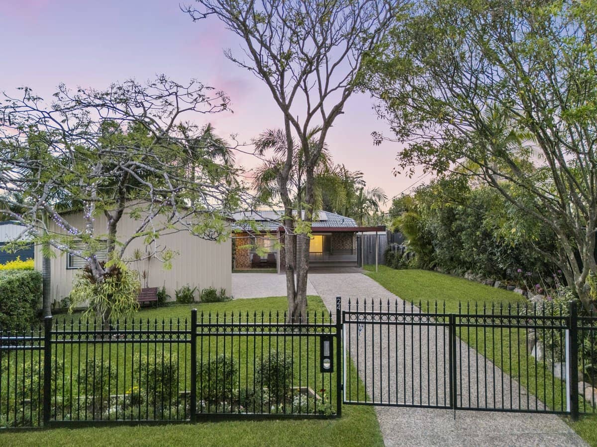 24 Forgan Smith Street, COLLINGWOOD PARK - Thumbnail 1