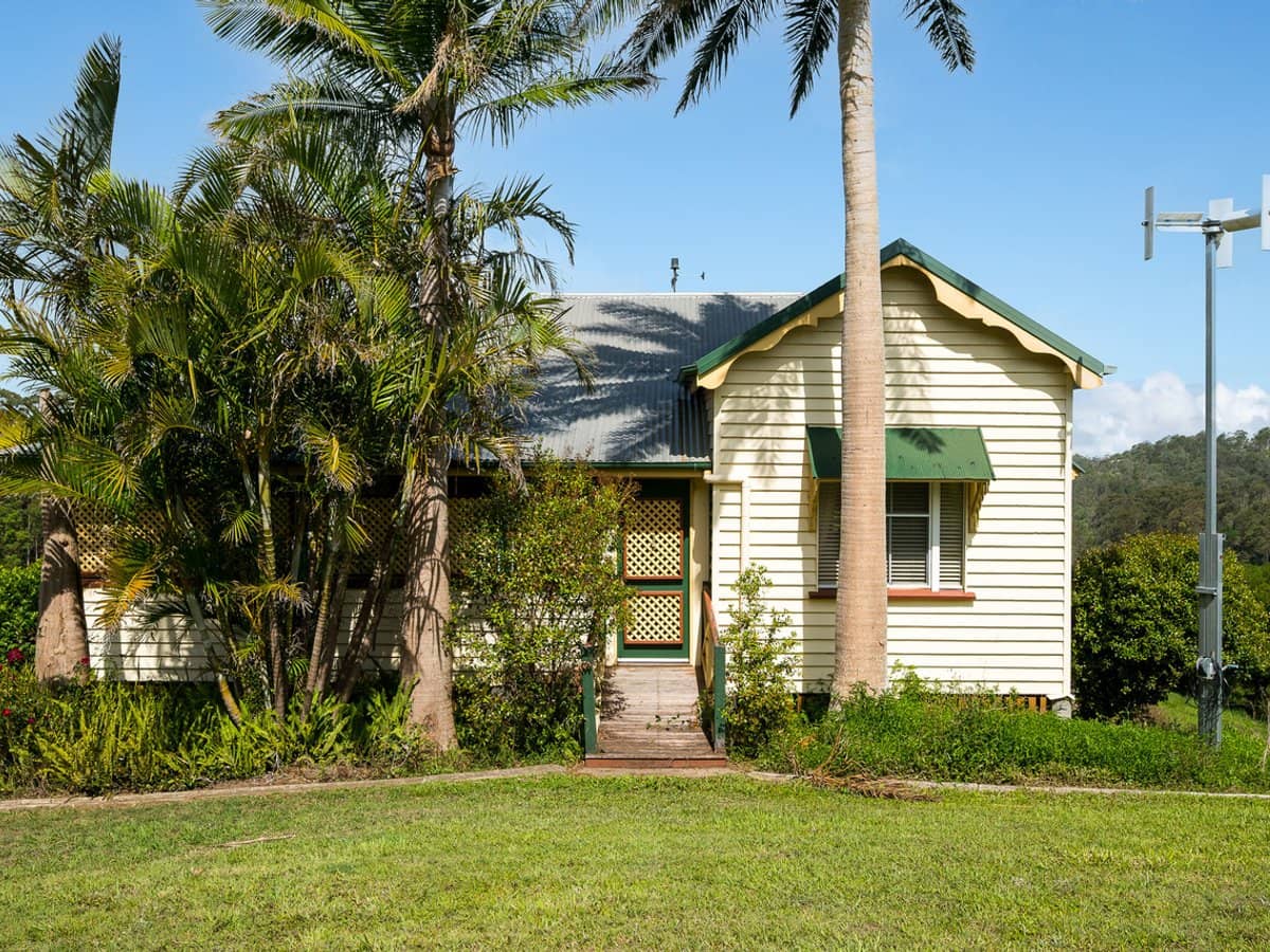 228 Robinson Road South, Ocean View - Thumbnail 2