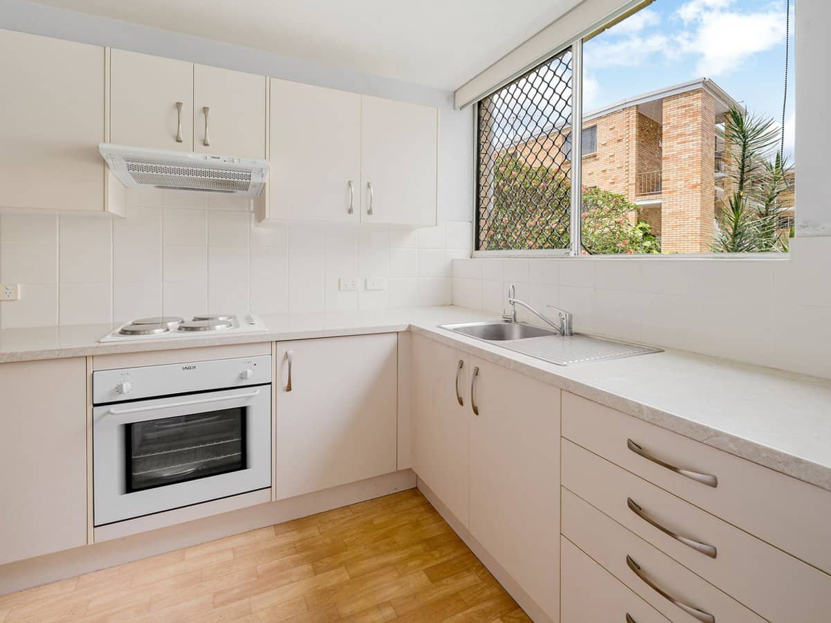 41 Reeve Street, CLAYFIELD - Thumbnail 6