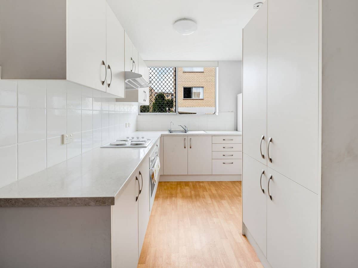 41 Reeve Street, CLAYFIELD - Thumbnail 7