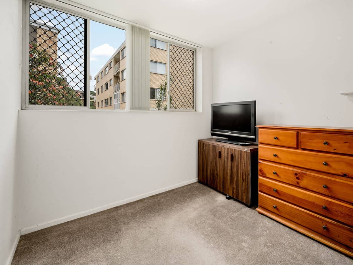 41 Reeve Street, CLAYFIELD - Thumbnail 10