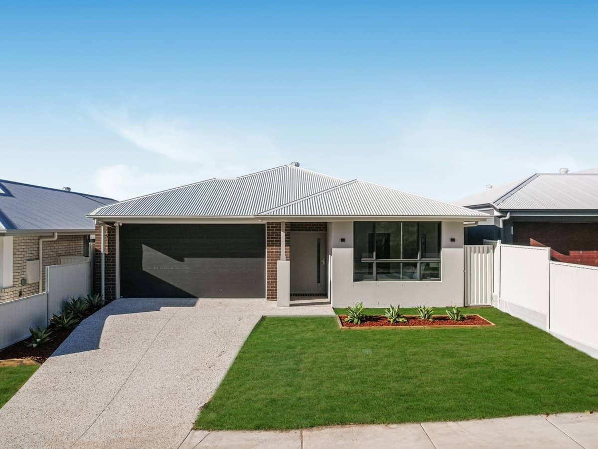 18 Vaulter Crescent, SOUTH RIPLEY - Thumbnail 1