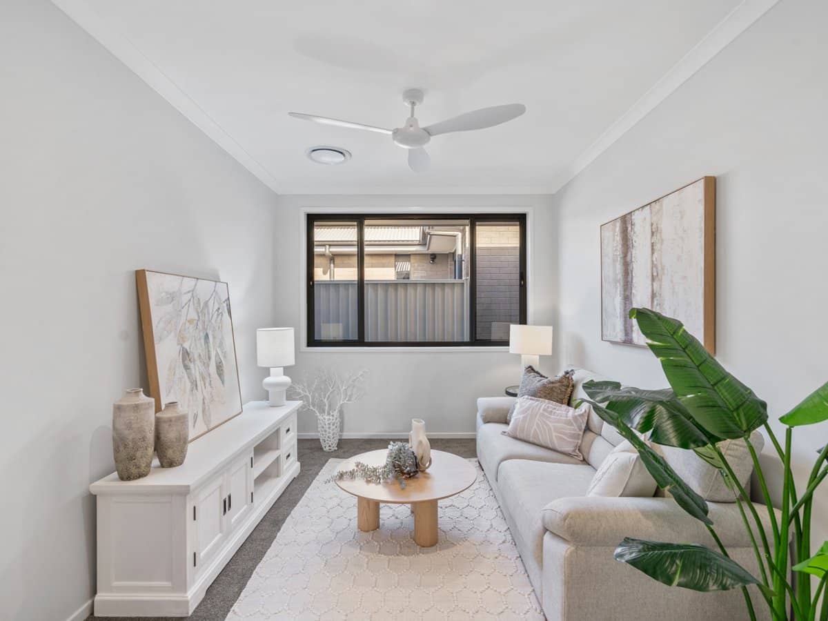 18 Vaulter Crescent, SOUTH RIPLEY - Thumbnail 2