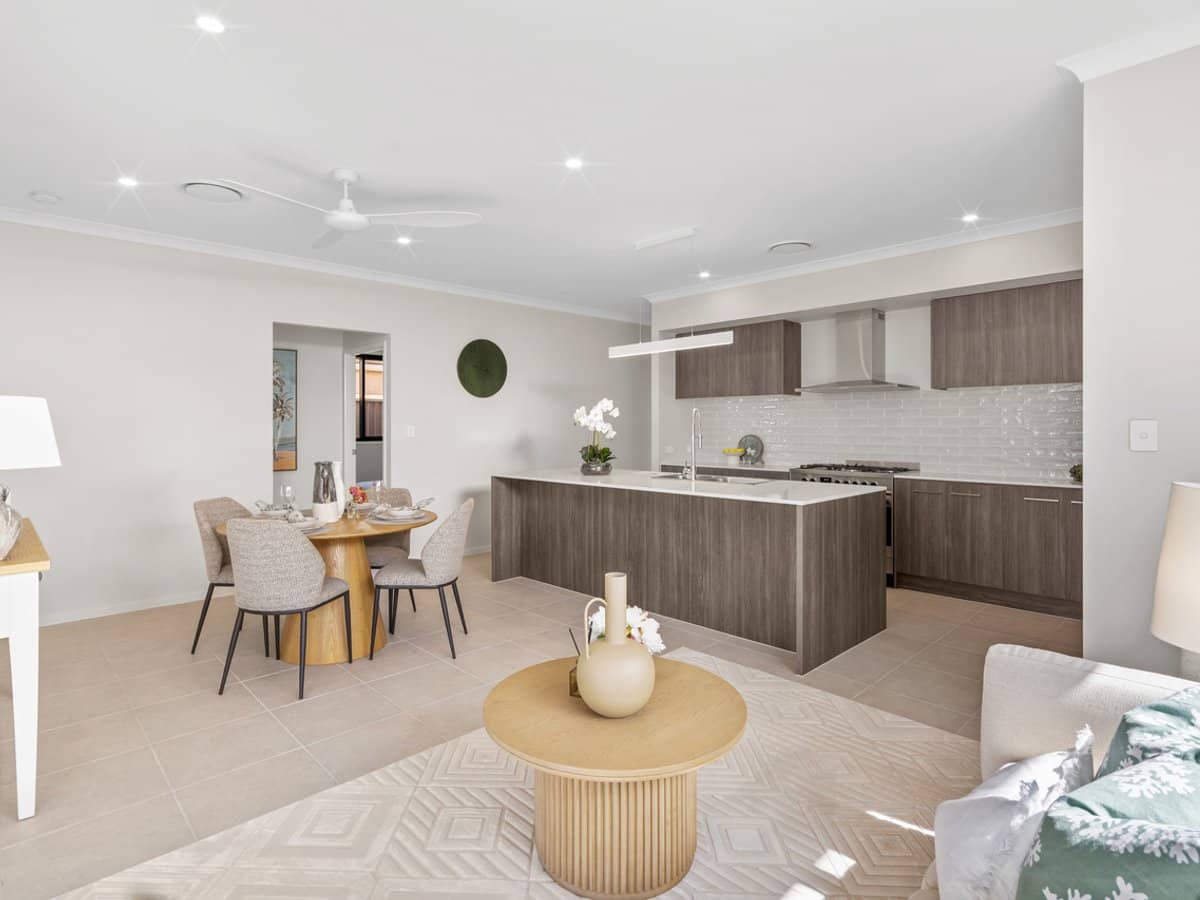 18 Vaulter Crescent, SOUTH RIPLEY - Thumbnail 4