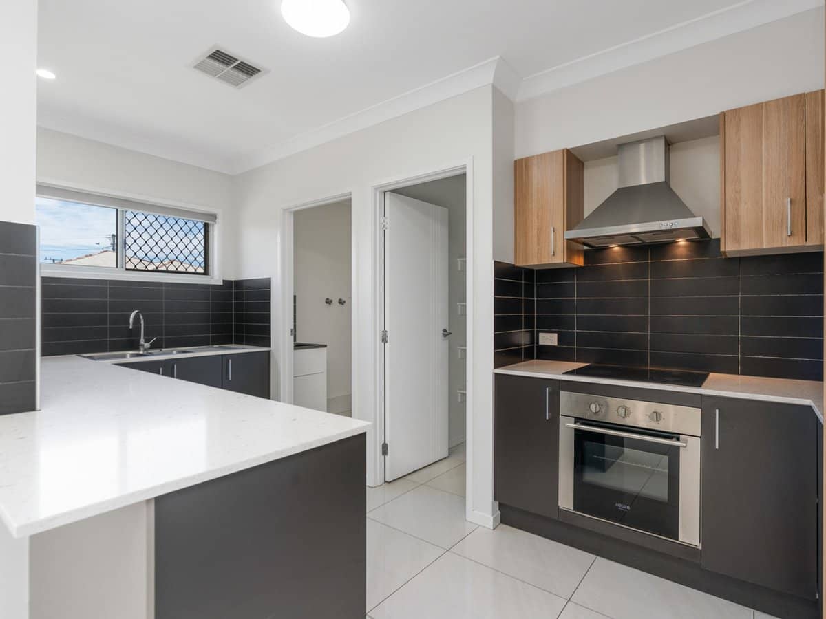 43 Alma Road, CLAYFIELD - Thumbnail 3