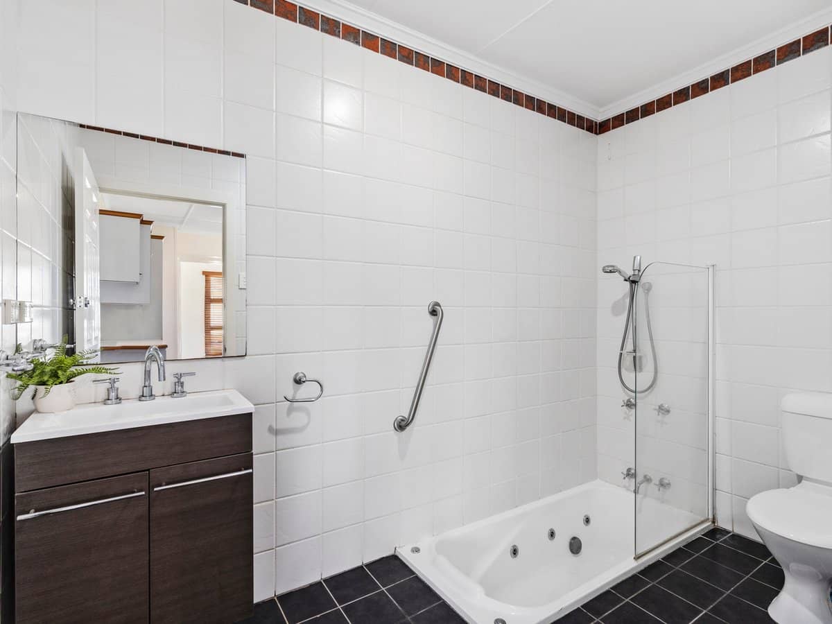 41 Adam Street, WYNNUM - Thumbnail 9