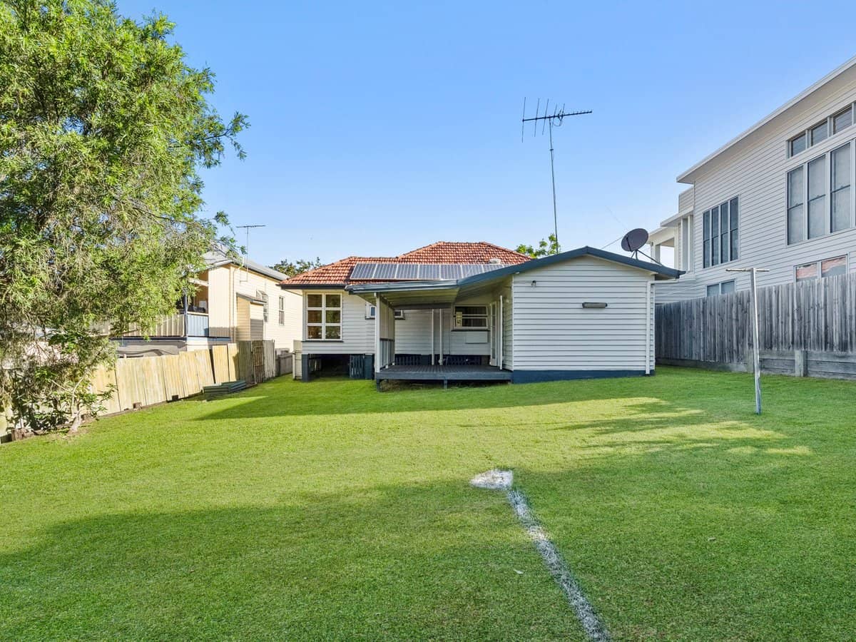 41 Adam Street, WYNNUM - Thumbnail 11