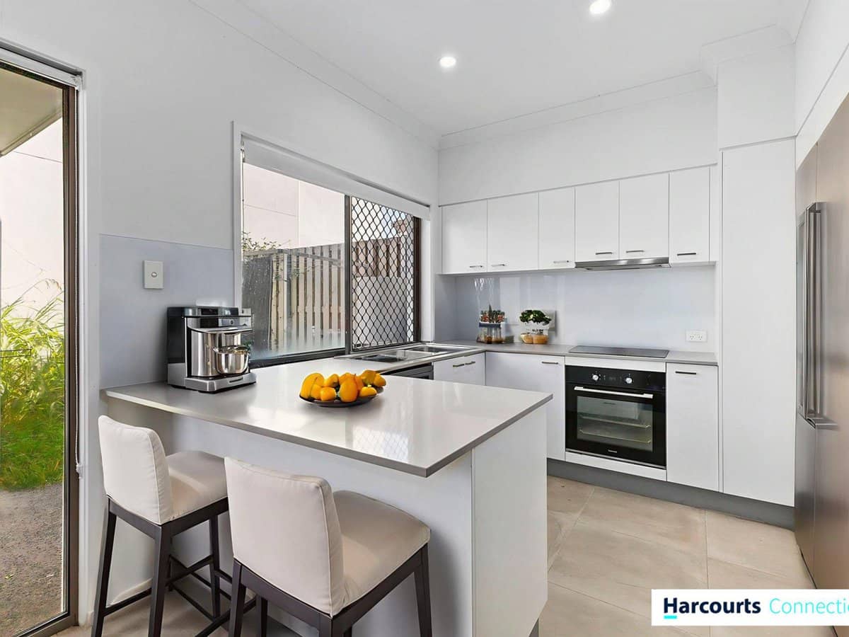 77 Avondale Crescent, PARKINSON - Thumbnail 4