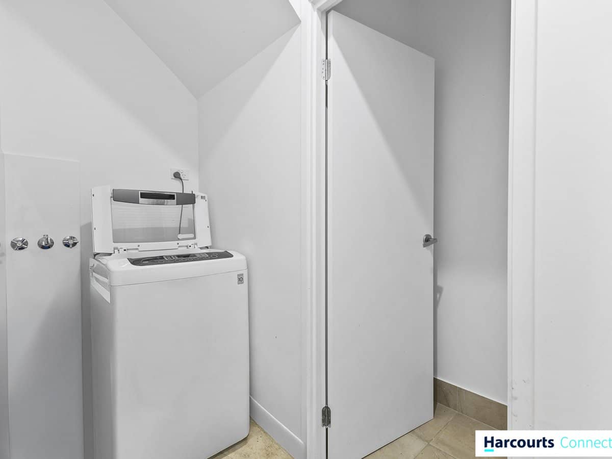 77 Avondale Crescent, PARKINSON - Thumbnail 6