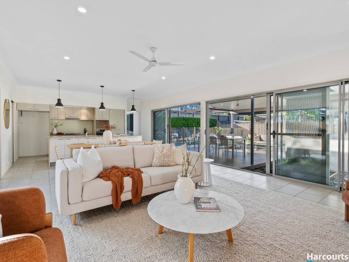 16 Watervale Parade, WAKERLEY - Thumbnail 2