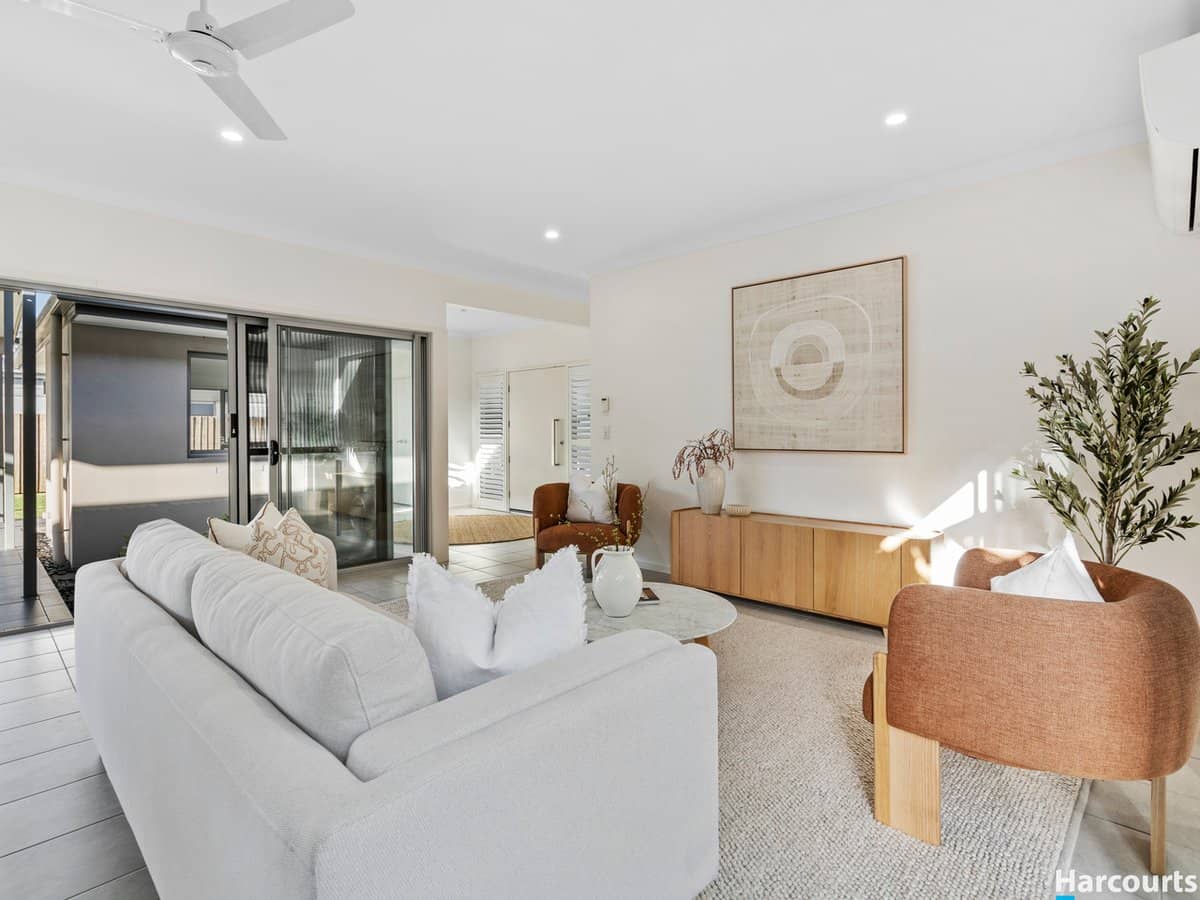 16 Watervale Parade, WAKERLEY - Thumbnail 7