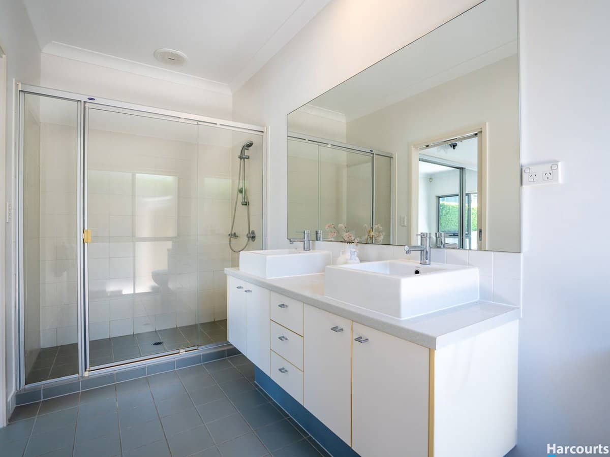 16 Watervale Parade, WAKERLEY - Thumbnail 10