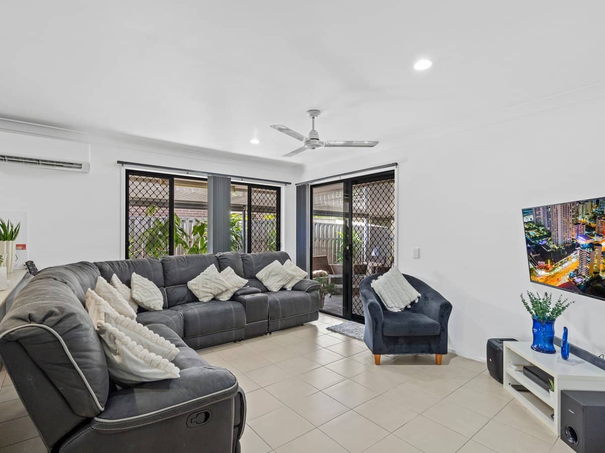 27 Weir Close, BERRINBA - Thumbnail 7