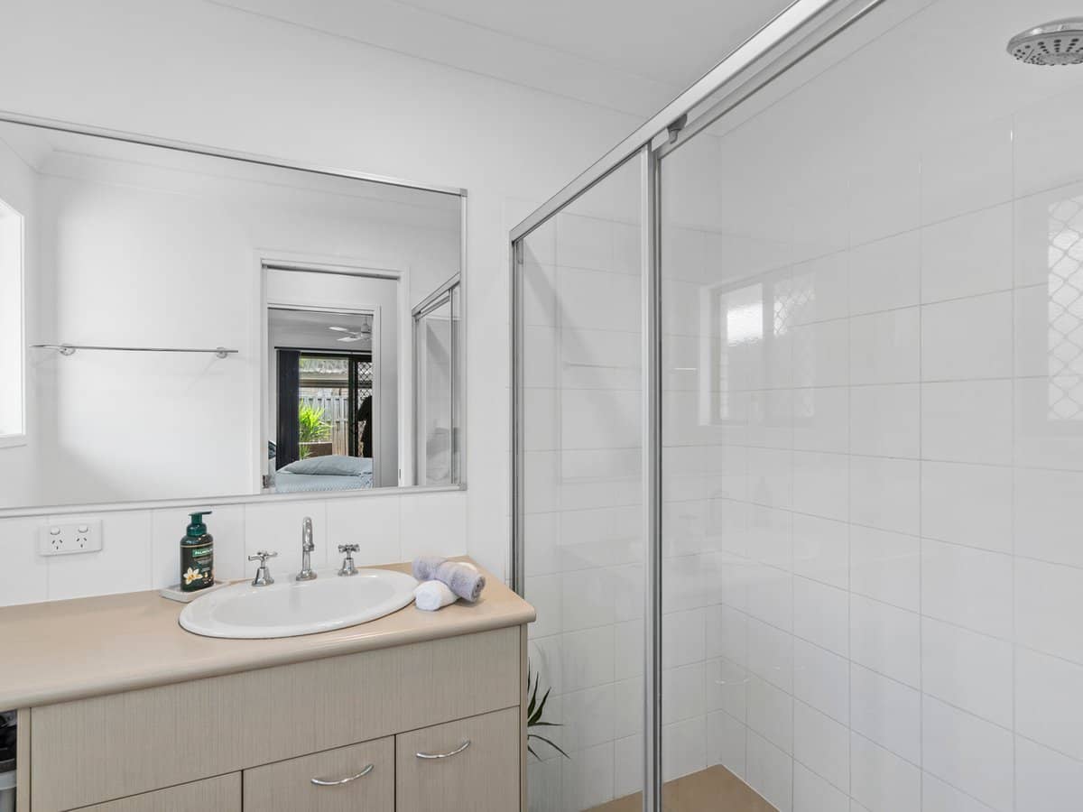 27 Weir Close, BERRINBA - Thumbnail 10