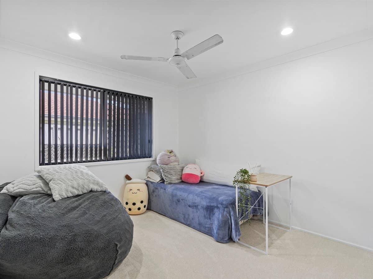 27 Weir Close, BERRINBA - Thumbnail 13