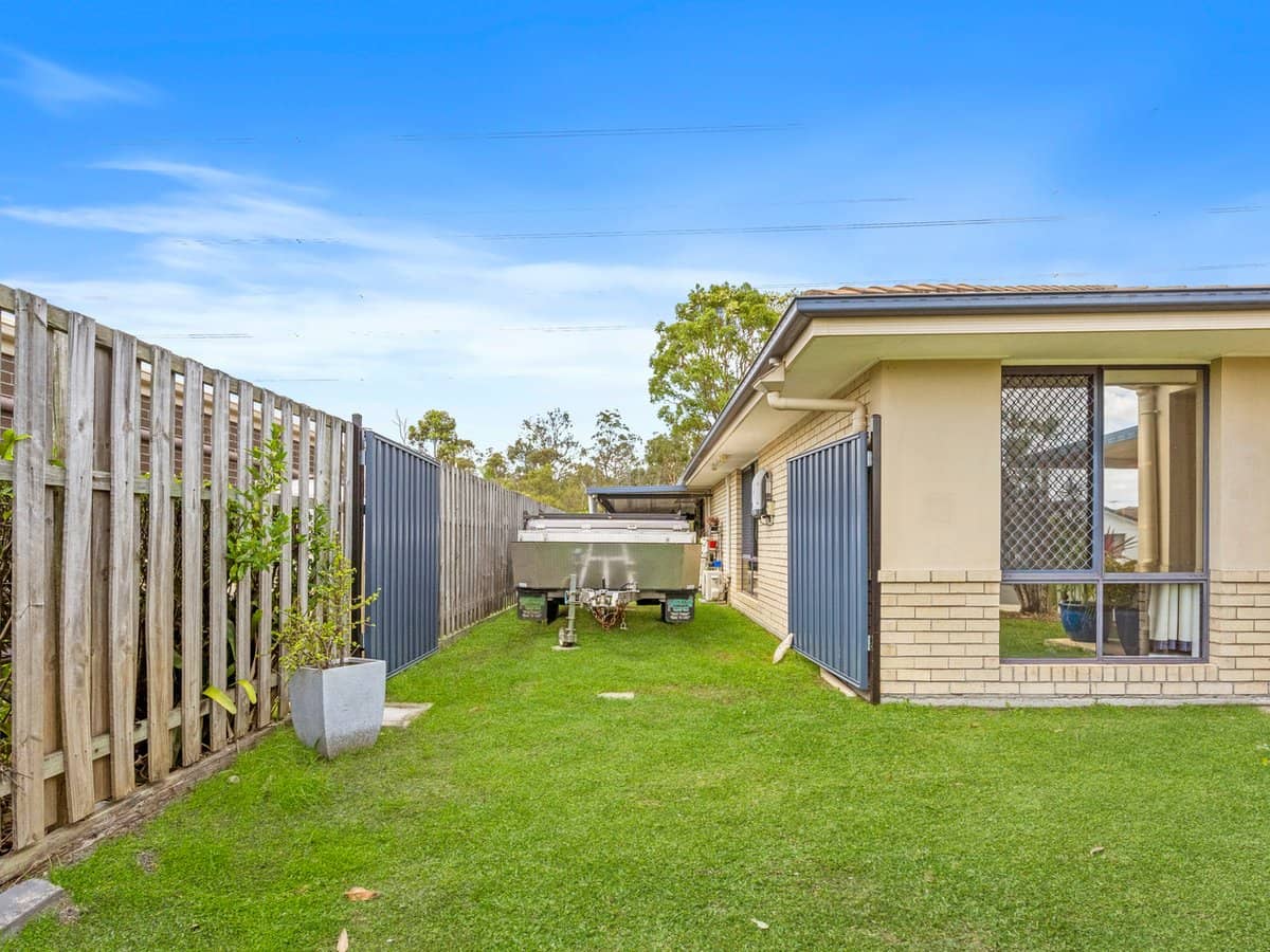 27 Weir Close, BERRINBA - Thumbnail 20