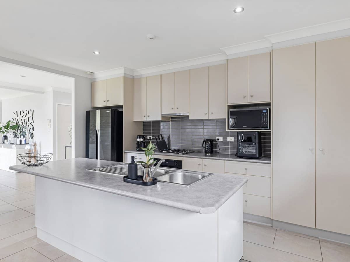 14 Willowleaf Circuit, UPPER CABOOLTURE - Thumbnail 5