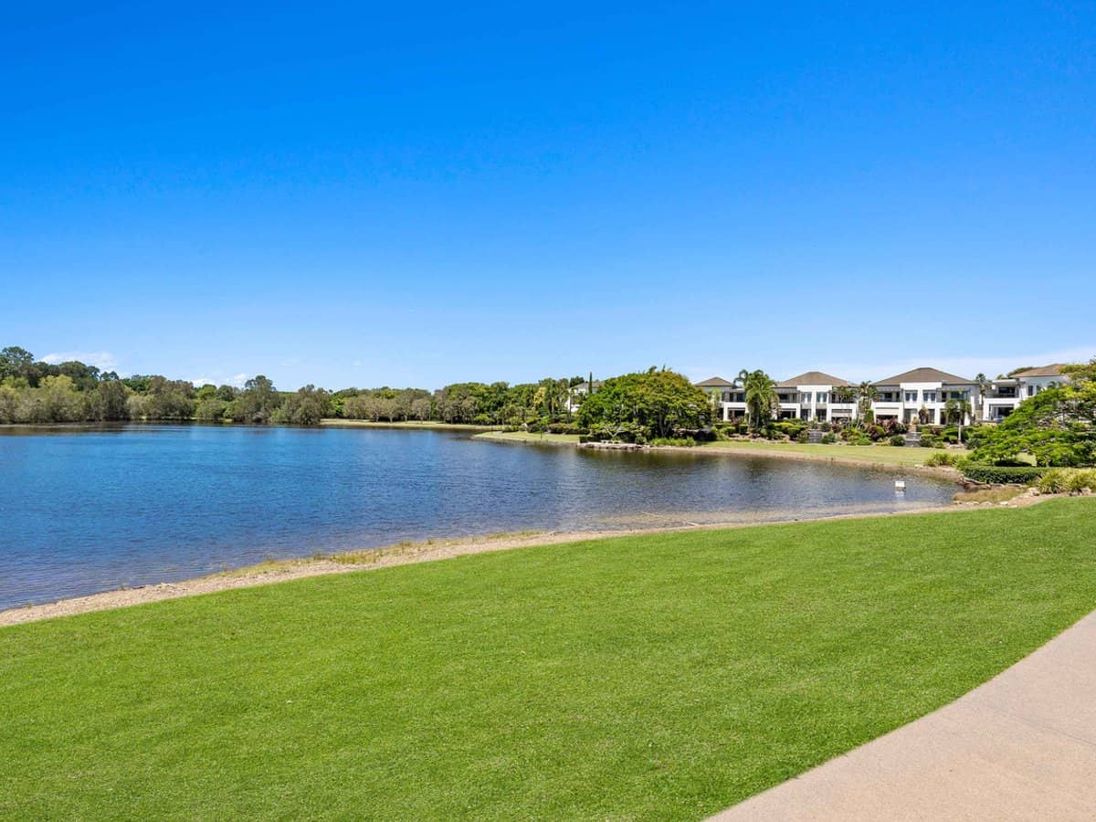 1094/1 The Cove Crescent, Carrara - Thumbnail 20