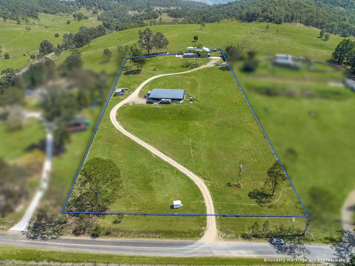 19 Grays Road, ROYSTON - Thumbnail 1