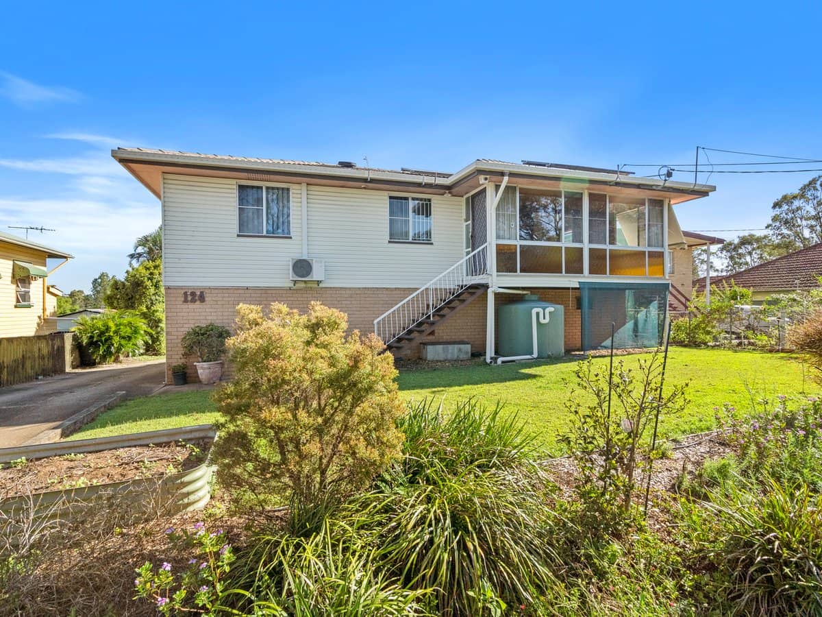 124 Sandy Camp Road, WYNNUM WEST - Thumbnail 1