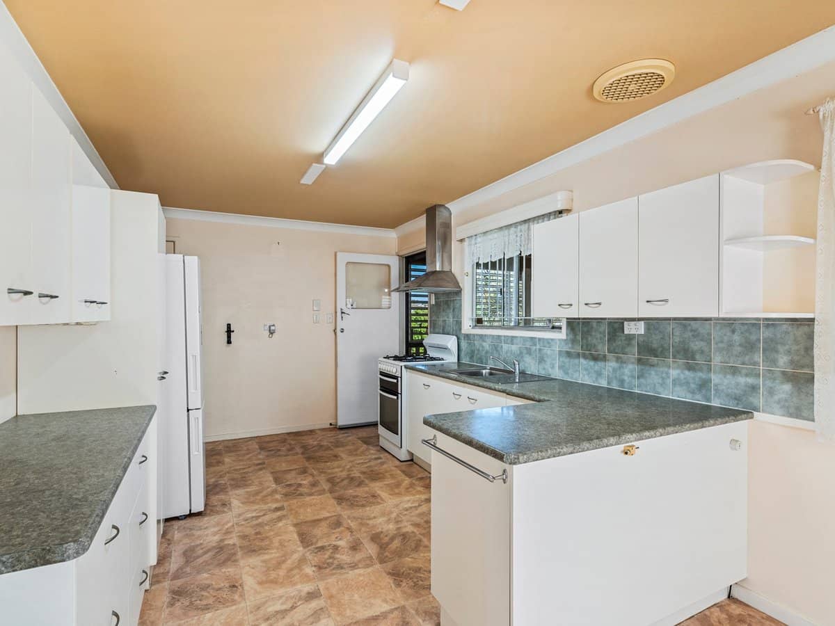 124 Sandy Camp Road, WYNNUM WEST - Thumbnail 12